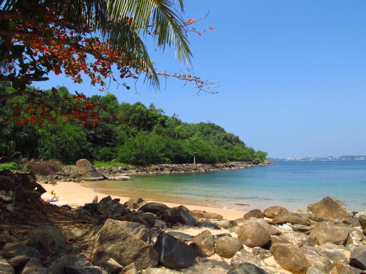 Hotel Pineview Unawatuna Esterno foto