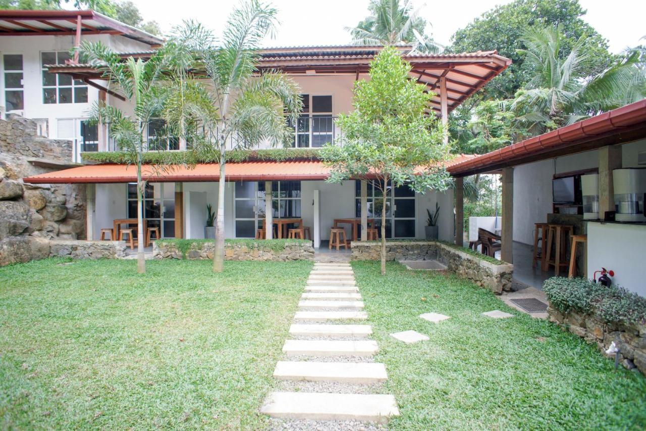 Hotel Pineview Unawatuna Esterno foto