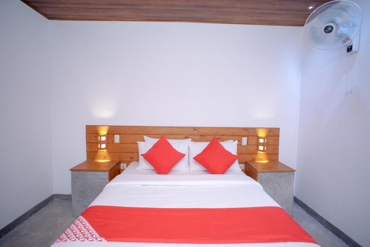 Hotel Pineview Unawatuna Esterno foto