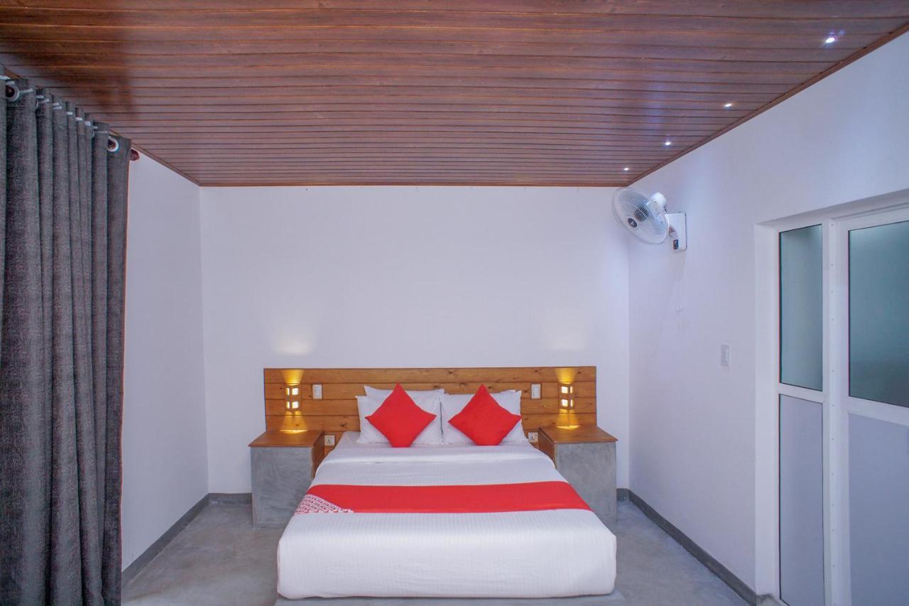Hotel Pineview Unawatuna Esterno foto